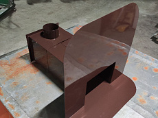 Парапетная воронка толщиной металла 0.5 
мм с выходом на трубу диаметром 100 мм RAL 8017