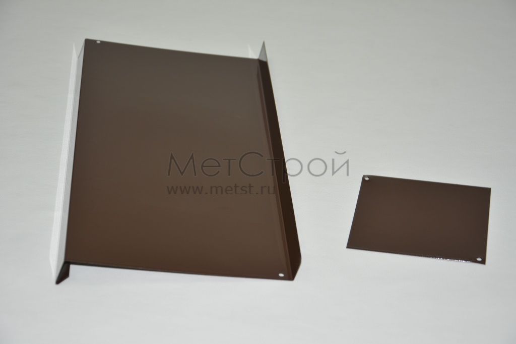 Доборный элемент из оцинкованной стали 
с полимерным покрытием цвета RAL 8017 шоколадно-коричневый