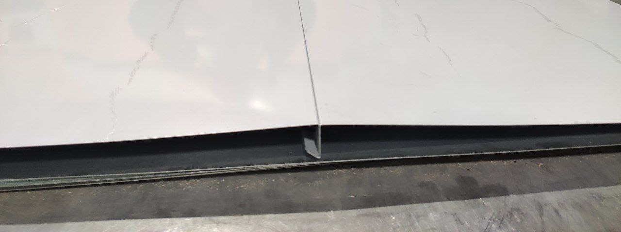 Панель потолочная соединительная толщиной 
металла 0.7 мм, PE RAL 9003 (фото 2)