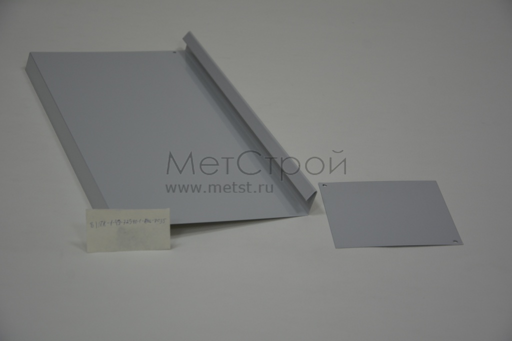 Доборный элемент из оцинкованной стали, 
окрашенной в цвет RAL 7035 Светло-серый графит 
(ПК-1-49-729401)