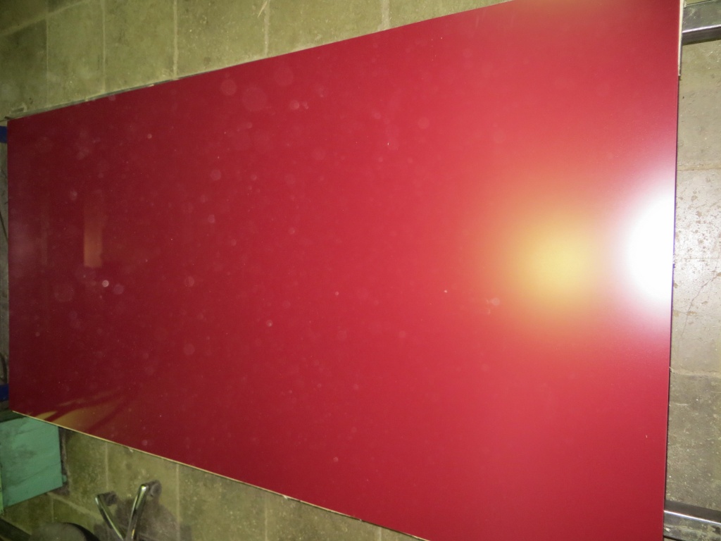 Оцинкованный лист с полимерным покрытием 
цвета RAL 3003 красный рубин