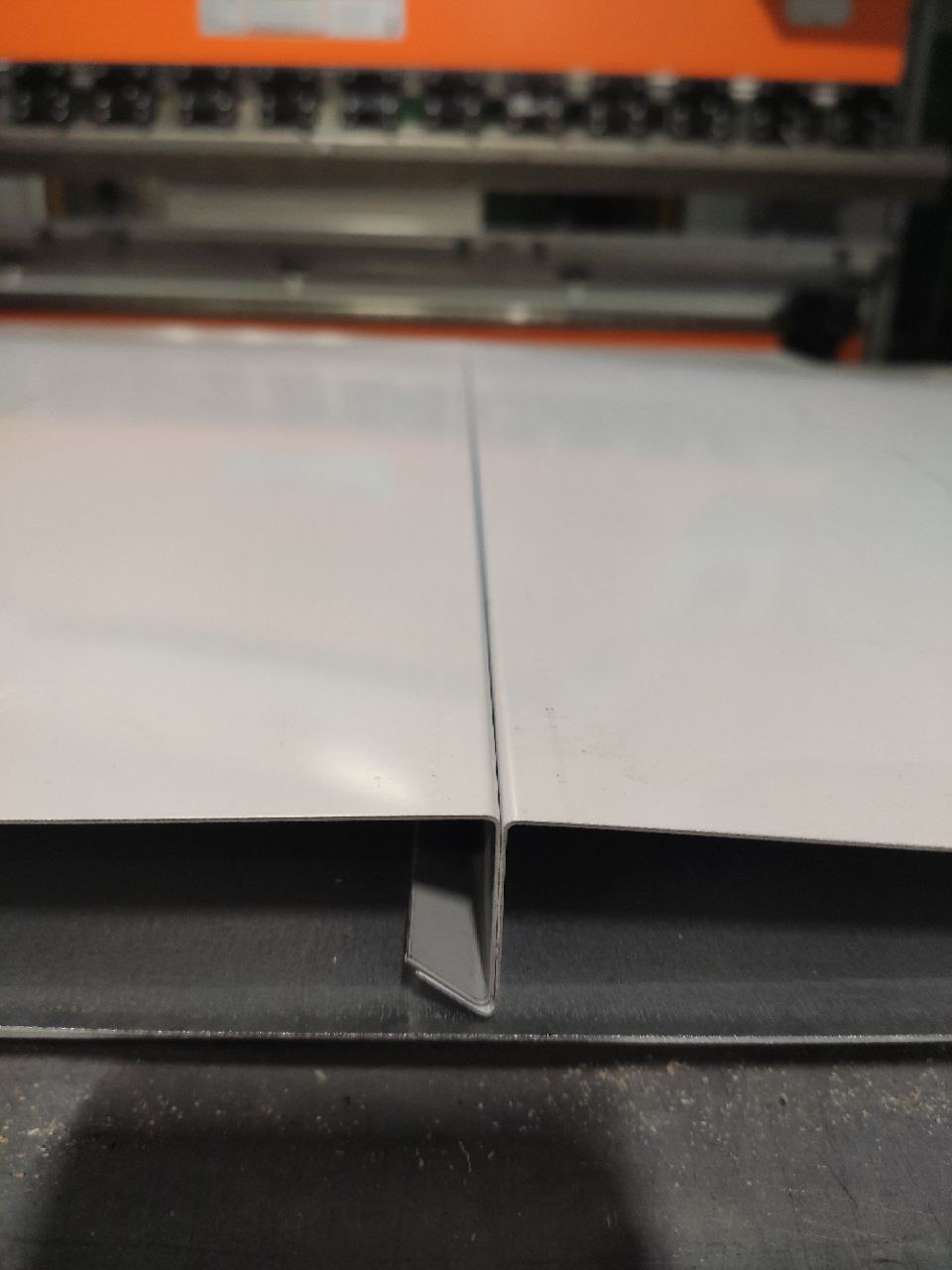 Панель потолочная соединительная толщиной 
металла 0.7 мм, PE RAL 9003