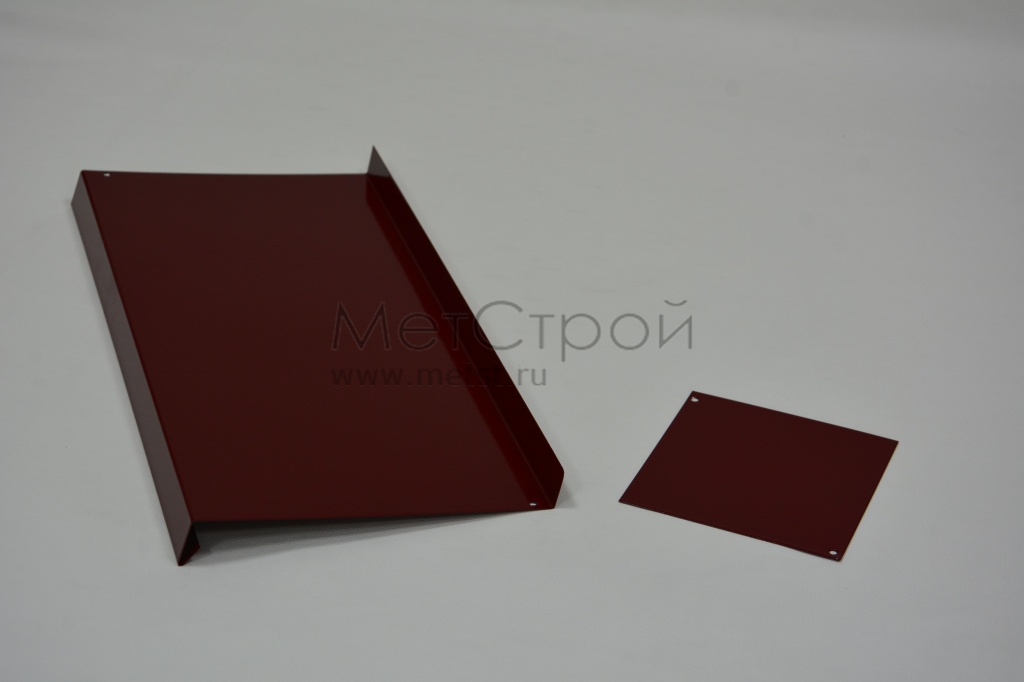 Доборный элемент из оцинкованной стали 
с полимерным покрытием цвета RAL 3011 коричнево-красный 
(терракотовый)