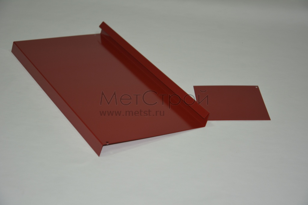 Доборный элемент из оцинкованной стали 
с полимерным покрытием цвета RAL 3001 красный