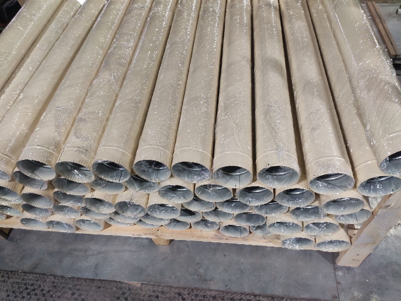 Трубы водосточные соединительные диаметром 
150 мм, толщиной металла 0.5 мм, длиной 1250 мм, 
RAL 1015 mat
