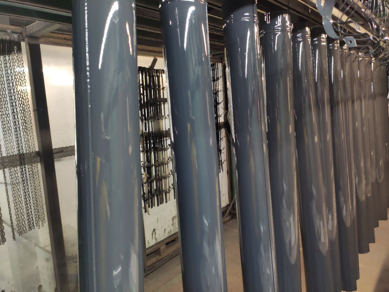Трубы водосточные диаметром 100 мм, длиной 
1250 мм, толщиной металла 0.5 мм, RAL 7021 (фото 
1)