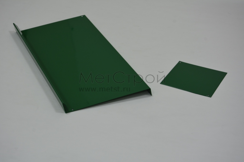 Доборный элемент из оцинкованной стали 
с полимерным покрытием цвета RAL 6024 транспортный 
зеленый