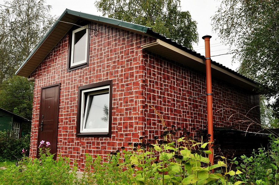 Загородный дом, обшитый металлосайдингом 
с покрытием printech Rustic Brick под жженый кирпич