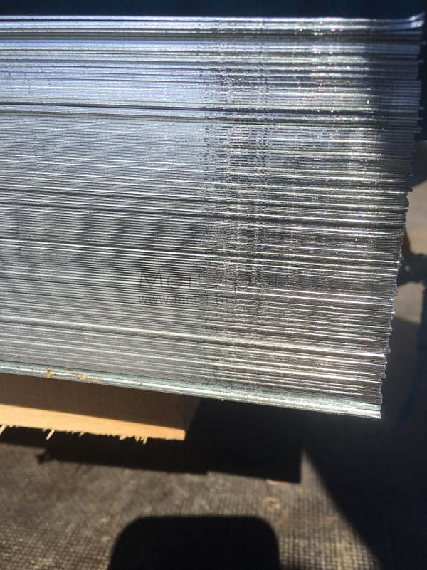 Оцинкованные стальные листы 0.8×1250 мм без покрытия в срезе