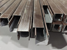 П-образный профиль толщиной металла 0.5 
мм, длиной 2500 мм, РЕ RAL 8017