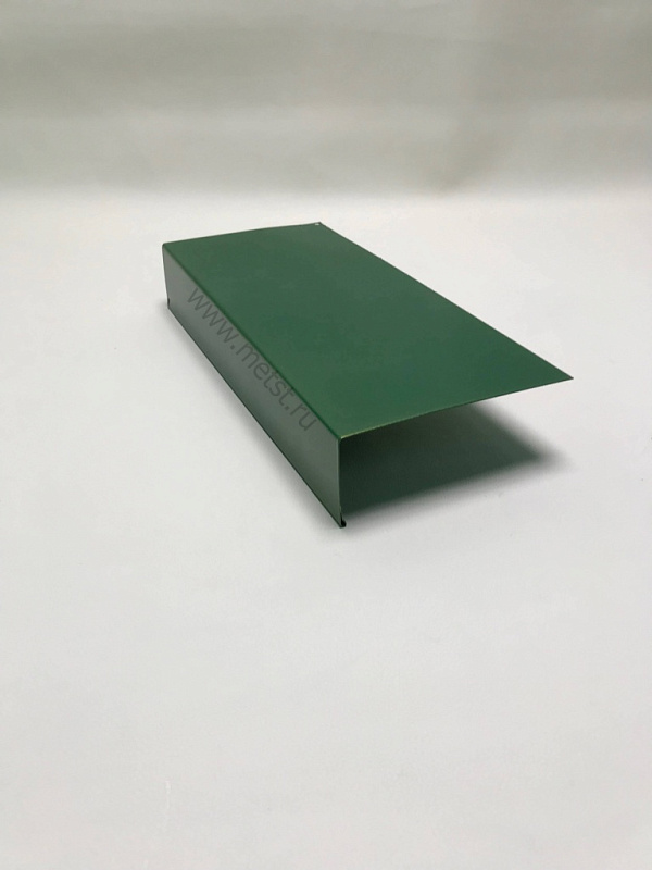 Откос оконный простой из оцинкованной стали с покрытием RAL 6035 «Перламутрово-Зеленый», размеры 130х50 мм