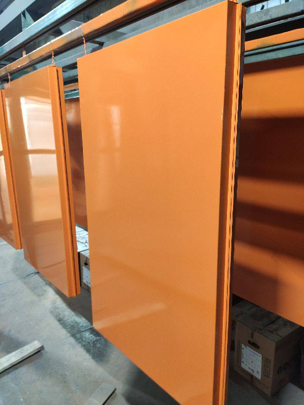 Фасадные кассеты закрытого типа из оцинкованной стали с полимерным покрытием 535х535, 1,0 мм RAL 2011 оранжевый