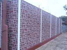 Забор из профнастила с покрытием Printech Rustic 
Brick под жженый кирпич