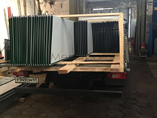 Отмотки (штрипс) и металлокассеты с полимерным 
покрытием цвета RAL 6002 зеленый лист — погрузка продукции в машину (3)