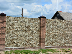 Забор из профнастила с покрытием принтек 
Finestone под камень
