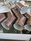 Колено трубы водостока цвета RAL 8017 (шоколадно-коричневый)