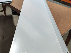 Отлив согласно чертежу заказчика толщиной 
металла 0.7 мм, длиной 1250 мм, PE RAL 9003