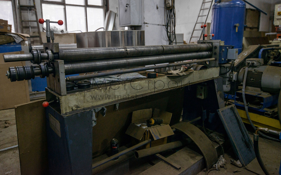 Вальцовочный станок 1500 мм для изготовления изделий из листового металла