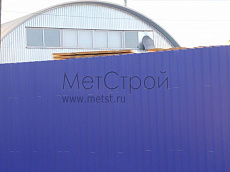 Домодедовский р-н, поставка профнастила с полимерным покрытием цвета RAL 5005 — сигнальный синий (насыщенный), оцинкованного штрипса 1,0х600 мм д